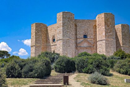 Castel del Monte nell'itinerario di 4 giorni in Puglia. Foto sul blog di viaggi "Nerd in Spalla: viaggiatori poco seri"